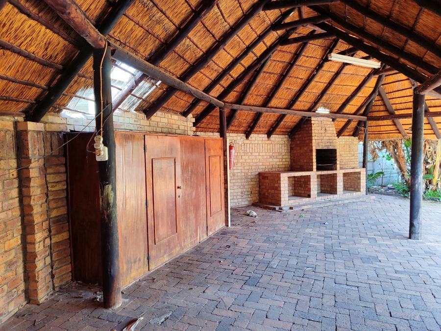 4 Bedroom Property for Sale in Flamwood North West